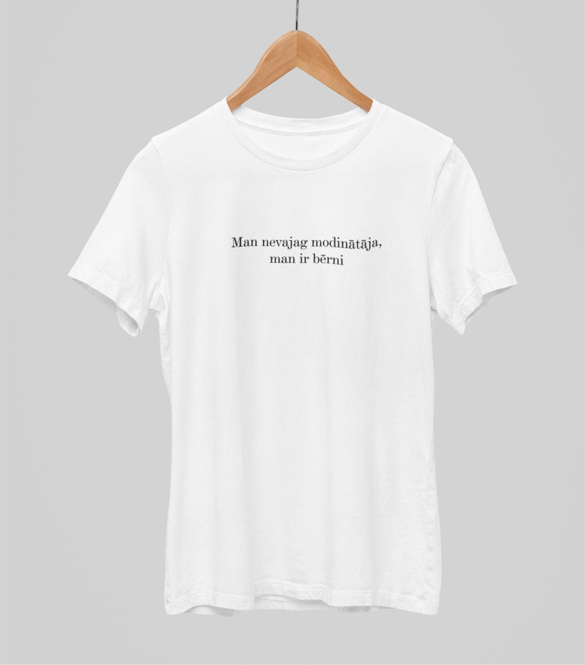 Balti UNISEX krekli "Man nevajag modinātāja, man ir bērni"