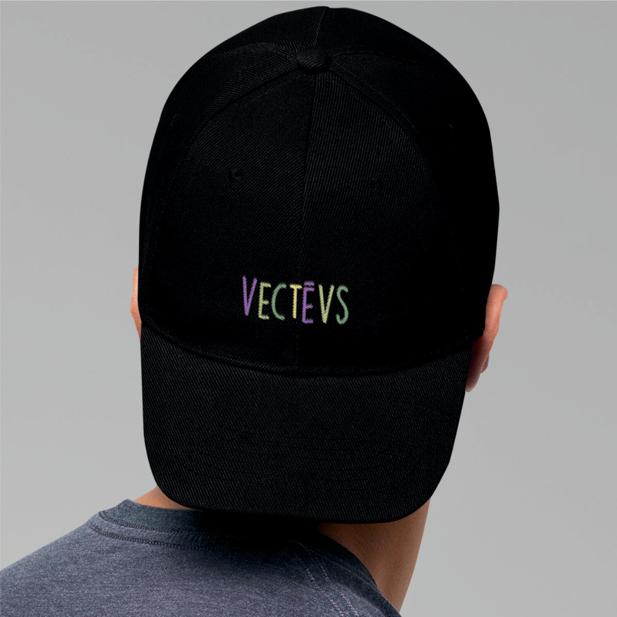 Melna cepure ar nagu "Vectēvs"