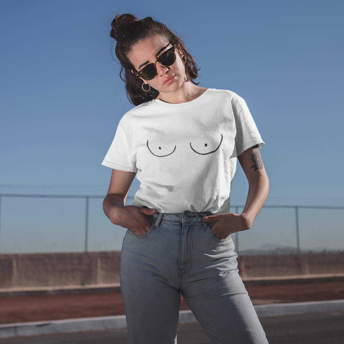 Balts UNISEX T-krekls Krūtis